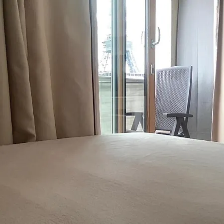 Gæstehus Magnifique Vue Tour Eiffel Studio Prive Avec Balcon *